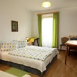 Gaestehaus Lienharterhof Pensionat Obertilliach