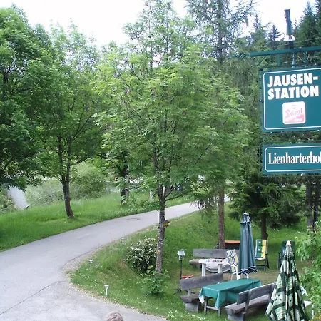 ゲストハウス Gaestehaus Lienharterhof オーバーティリアッハ